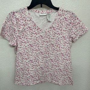 Patterned v neck tee
